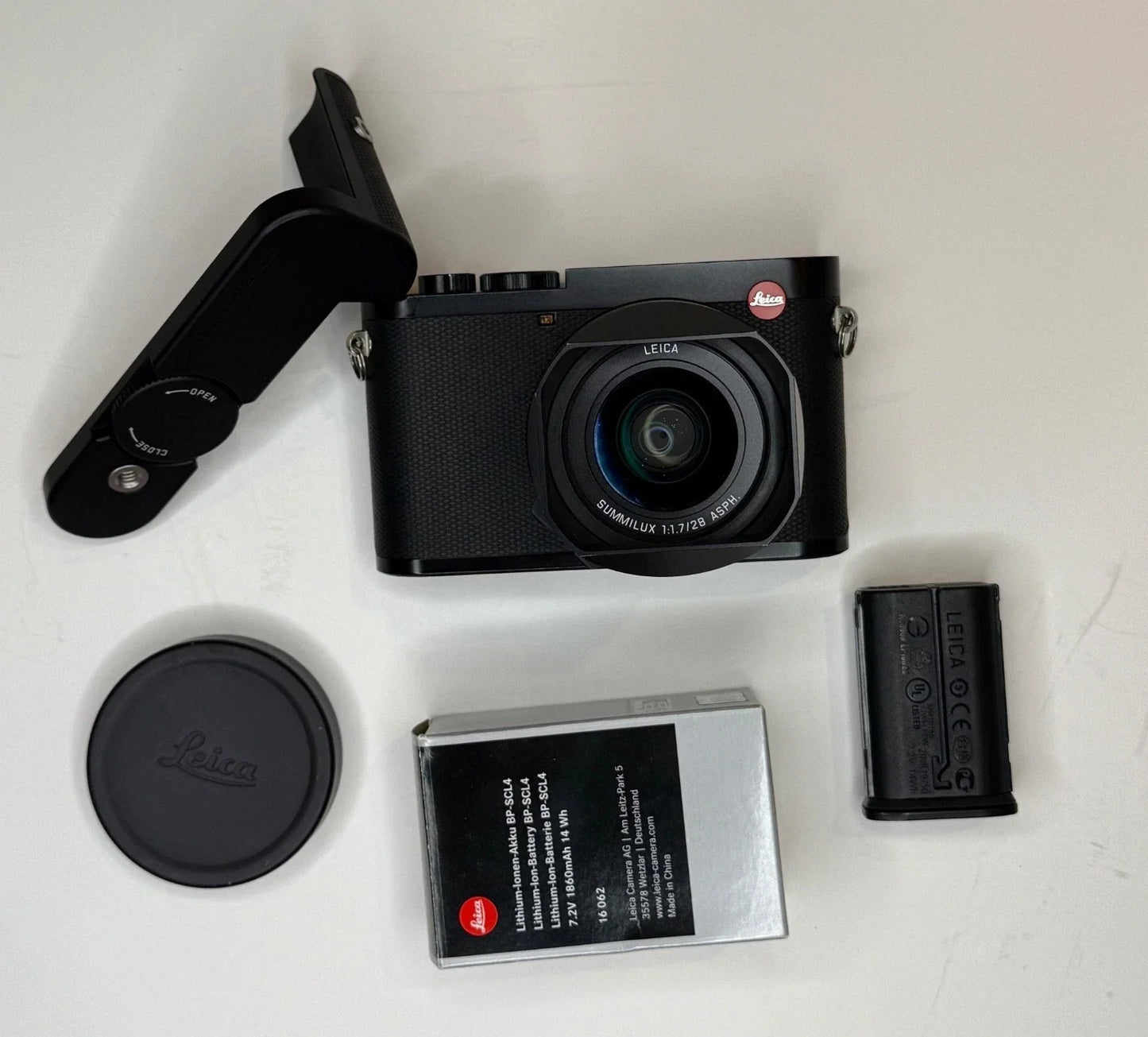Leica Q2 47.3 MP Digital Camera – Full Set | Only 119 Shutter Count