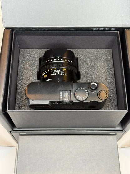 Leica Q2 47.3 MP Digital Camera – Full Set | Only 119 Shutter Count