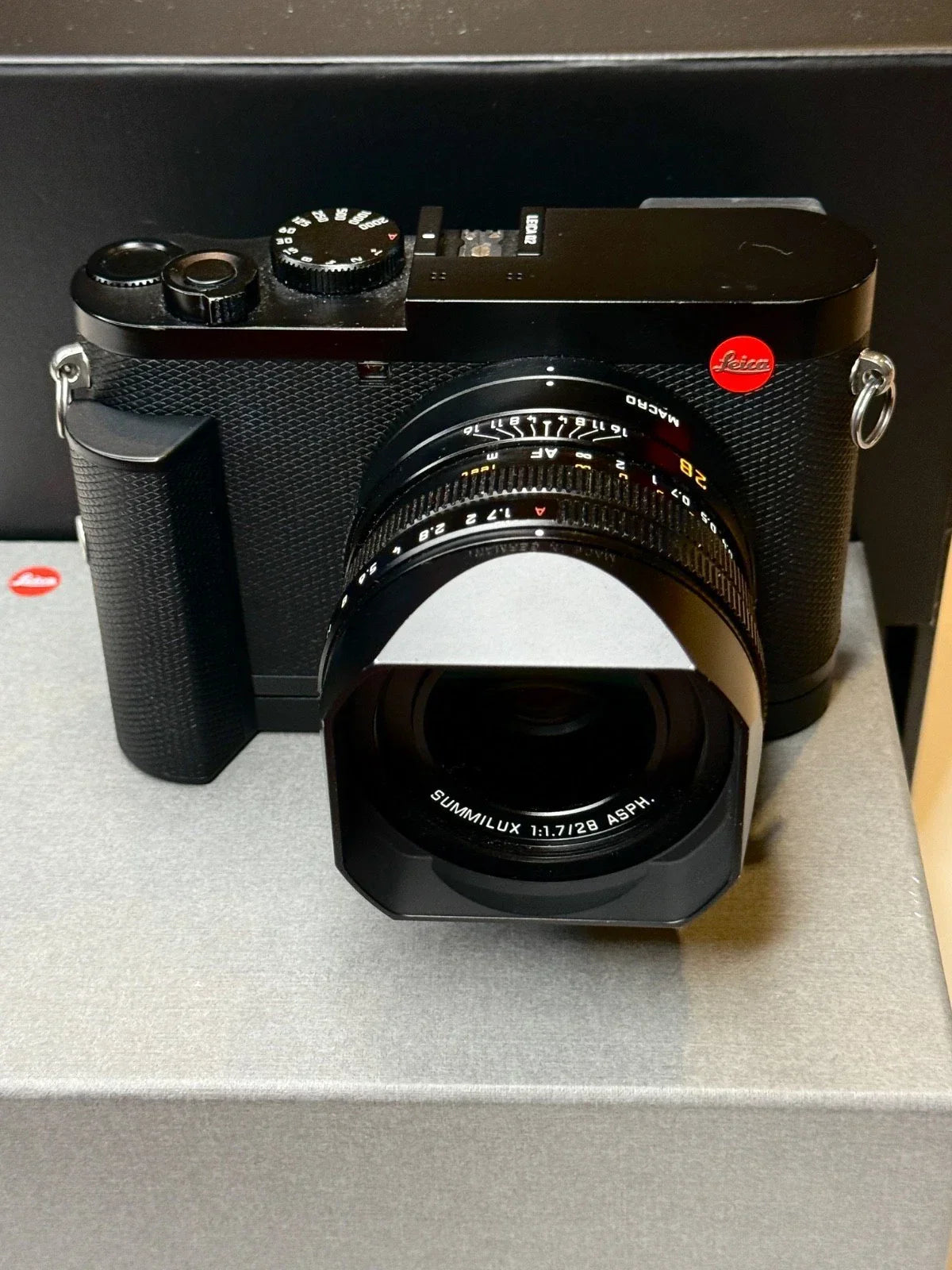 Leica Q2 47.3 MP Digital Camera – Full Set | Only 119 Shutter Count