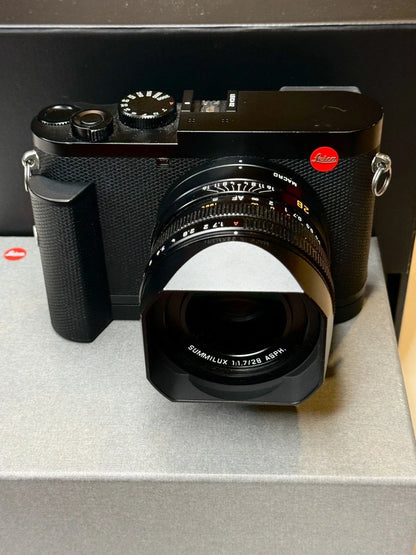 Leica Q2 47.3 MP Digital Camera – Full Set | Only 119 Shutter Count