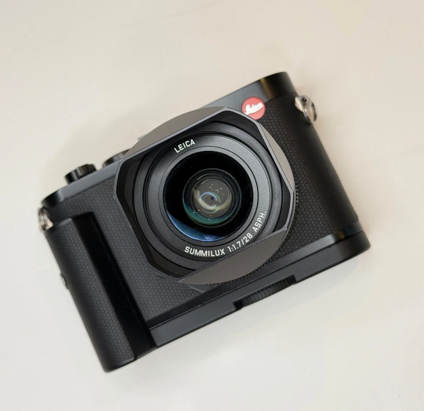 Leica Q2 47.3 MP Digital Camera – Full Set | Only 119 Shutter Count