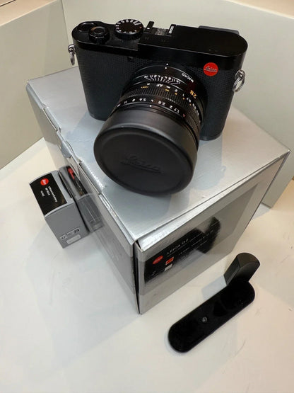 Leica Q2 47.3 MP Digital Camera – Full Set | Only 119 Shutter Count