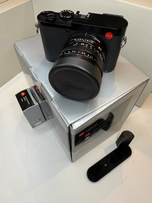 Leica Q2 47.3 MP Digital Camera – Full Set | Only 119 Shutter Count
